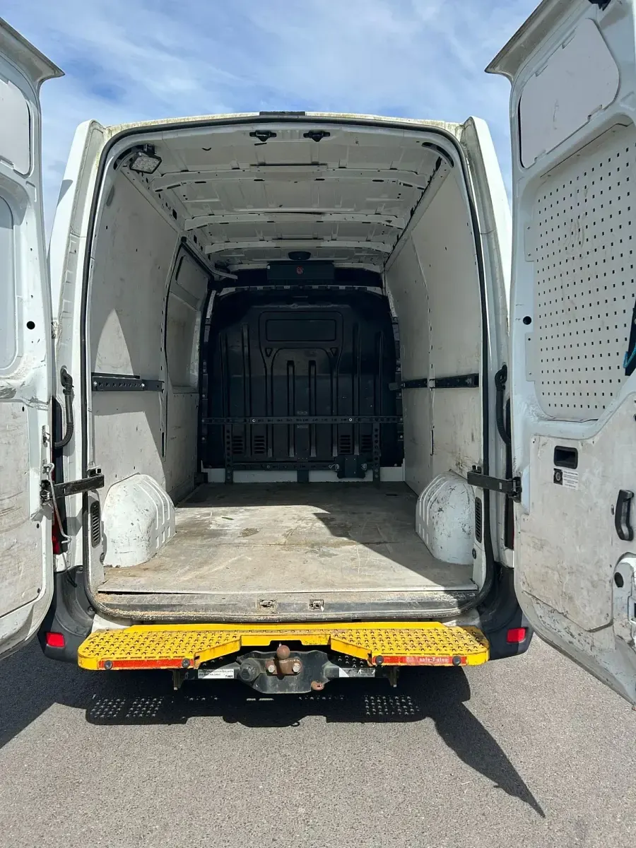 Second-hand Vauxhall Movano 2015 Alb Monovolum
