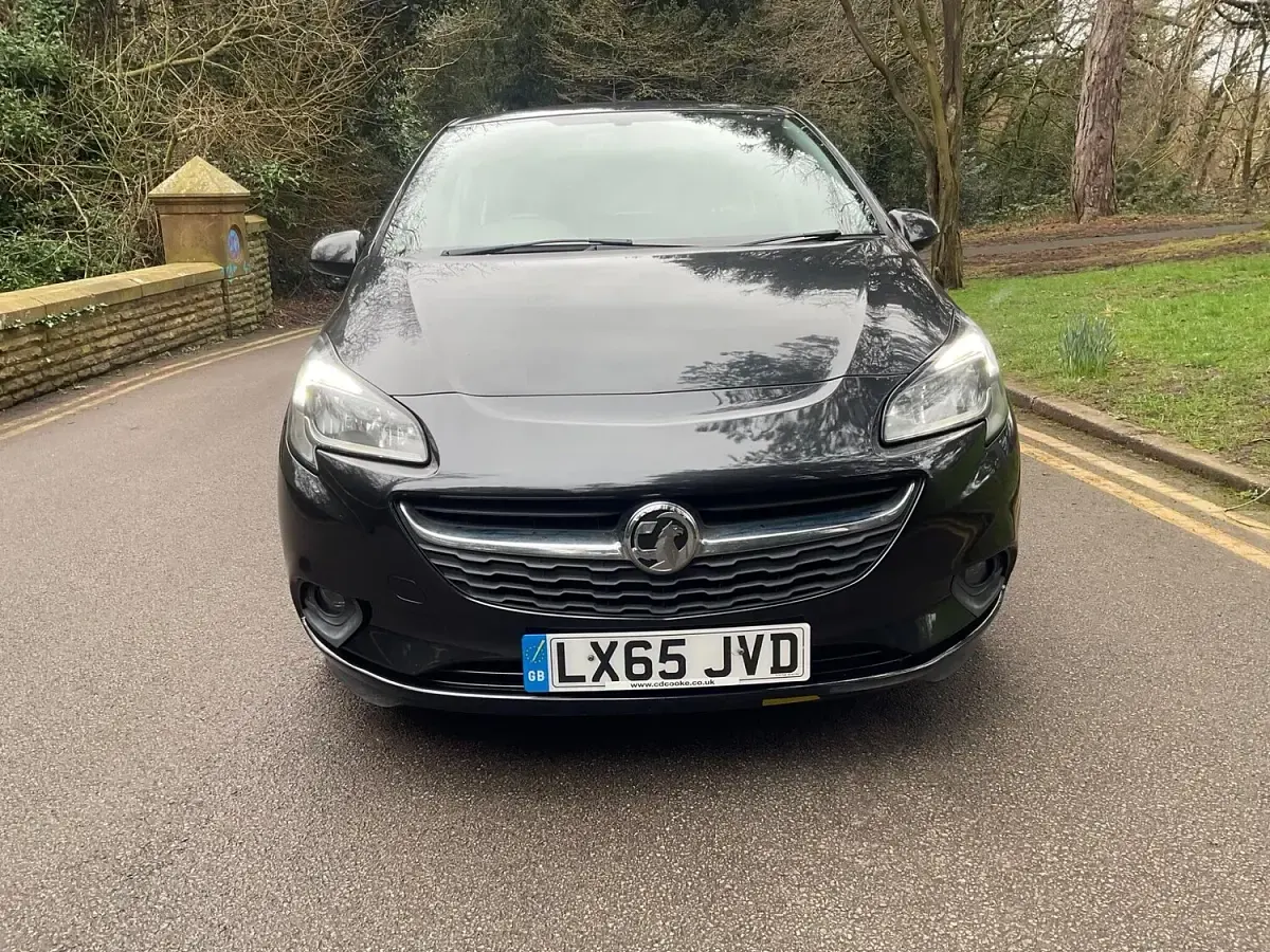 Usado Vauxhall Corsa Design Edition 95 HP (69 kW) 2015 Preto Citadino