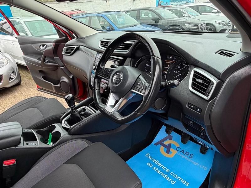 Used Nissan Qashqai N-Connecta 115 HP (84 kW) 2019 Red SUV