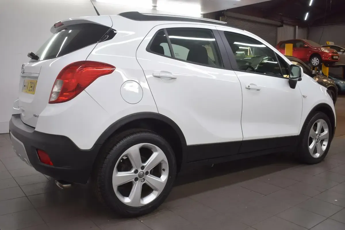 Used Vauxhall Mokka 140 HP (102 kW) 2015 White SUV
