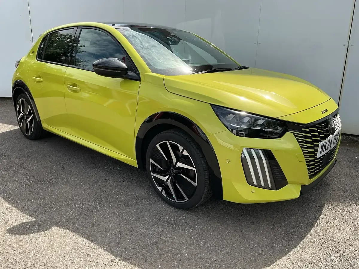 Used Peugeot 208 GT 100 HP (73 kW) 2024 Yellow Hatchback