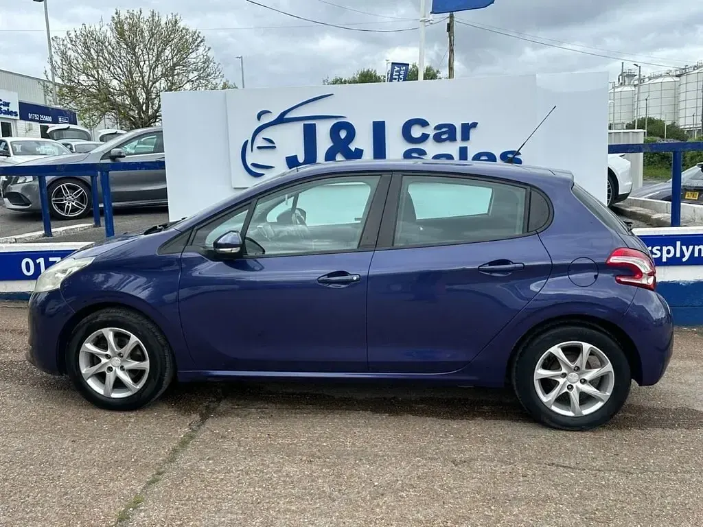 Second-hand Peugeot 208 Active 82 CP (60 kW) 2012 Albastru Hatchback