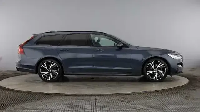Used Volvo V90 R-Design 197 HP (144 kW) 2022 Blue Estate