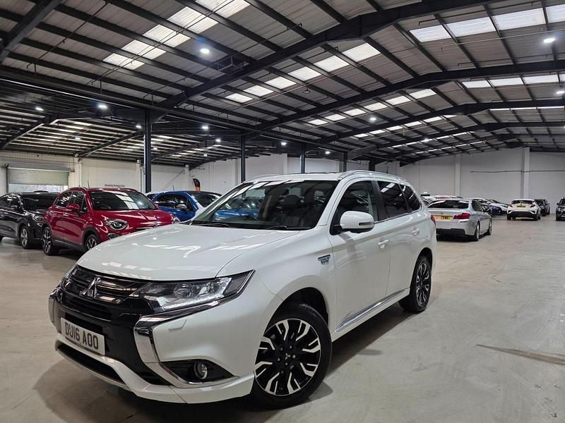 Used Mitsubishi Outlander P-HEV 2016 White Estate