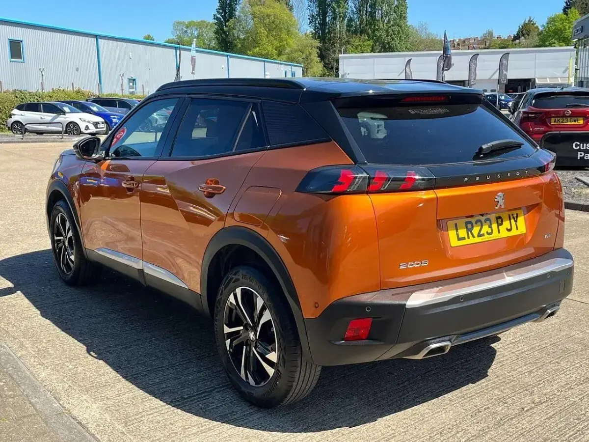 Second-hand Peugeot 2008 GT 129 CP (94 kW) 2023 Portocaliu SUV