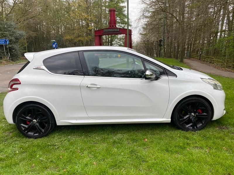 White Used 2013 Peugeot 208 GTi Hatchback | £3,999 (Fair price) - Image 1/4