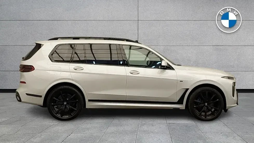 Used BMW X7 M Sport 352 HP (258 kW) 2025 White SUV