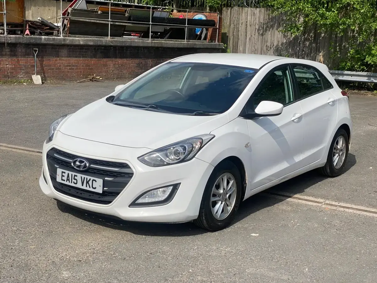 Used Hyundai i30 SE 110 HP (80 kW) 2015 White Hatchback
