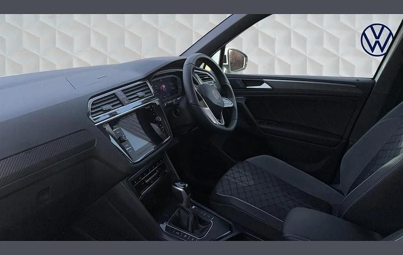 Used VW Tiguan R-line 150 HP (110 kW) 2023 Pure white SUV