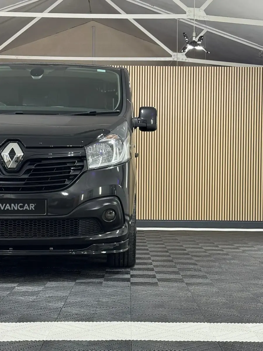 Used Renault Trafic 2017 Black MPV