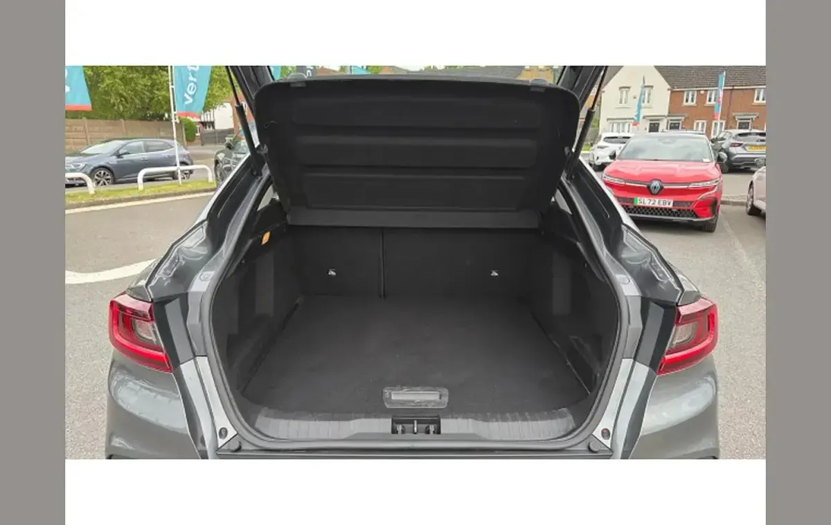 Usado Renault Arkana Iconic 142 HP (104 kW) 2022 Other SUV