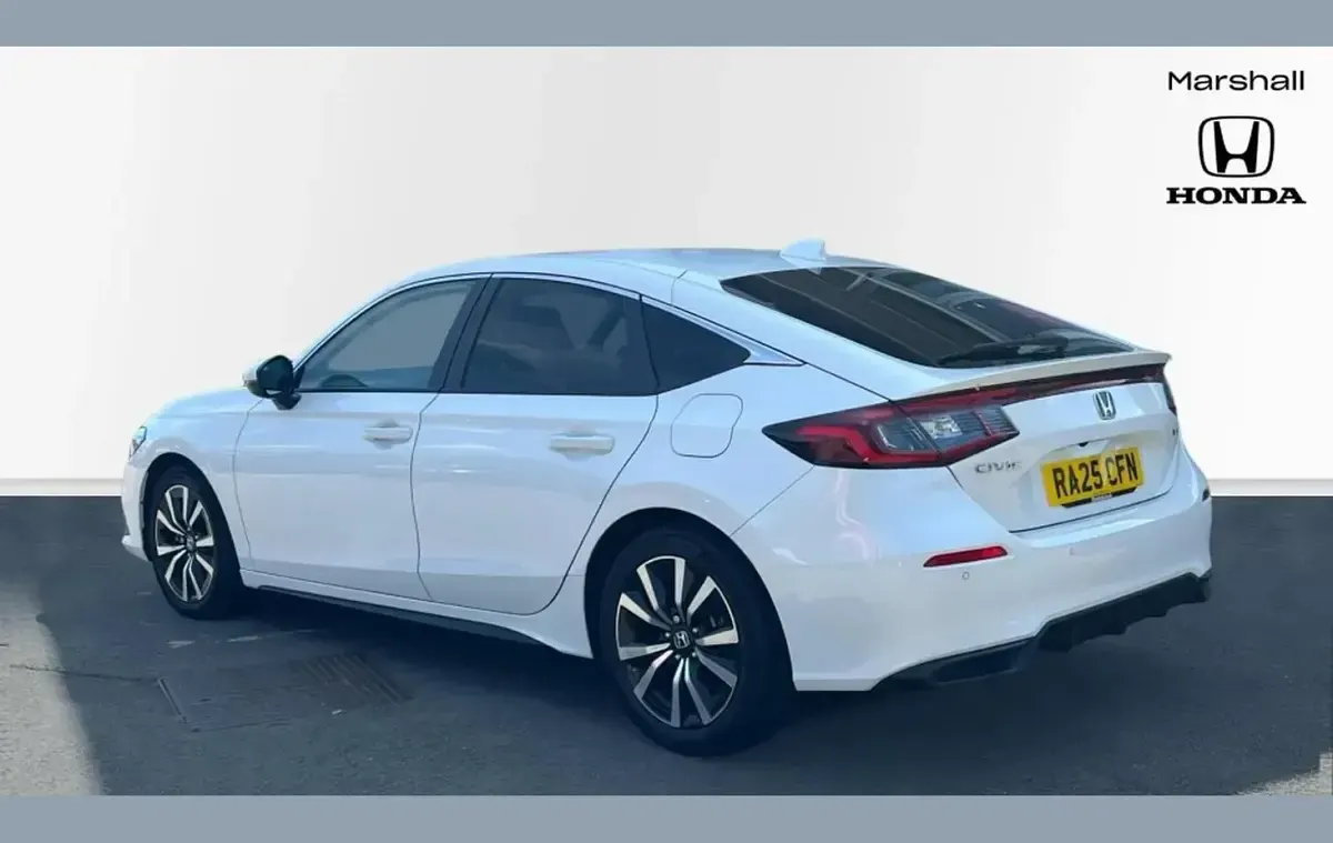 Begagnad Honda Civic Elegance 143 HK (105 kW) 2025 Vit Halvkombi