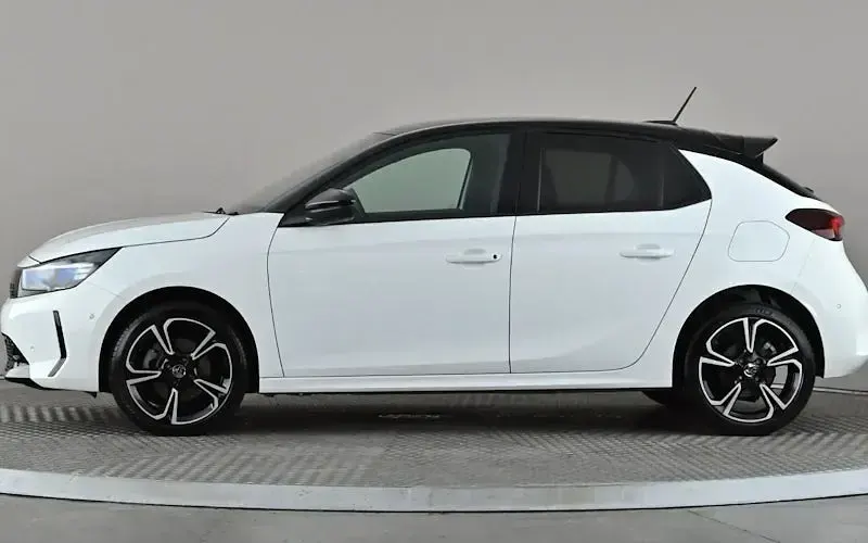 Used Vauxhall Corsa 131 HP (96 kW) 2024 White Hatchback