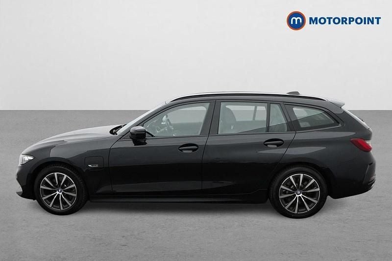Usado BMW 330e Sport Line 292 CV (214 kW) 2023 Negro Familiar