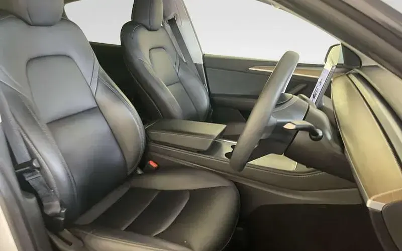 Used Tesla Model Y Standard Range 219 kW (299 HP) 2023 White SUV