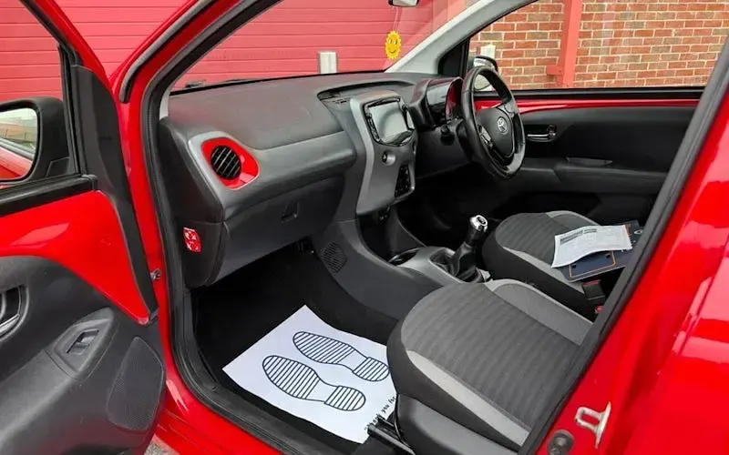 Used Toyota Aygo Trend 72 HP (52 kW) 2020 Red Hatchback