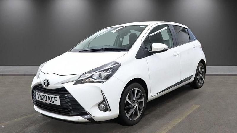 Used Toyota Yaris 111 HP (81 kW) 2020 White Hatchback