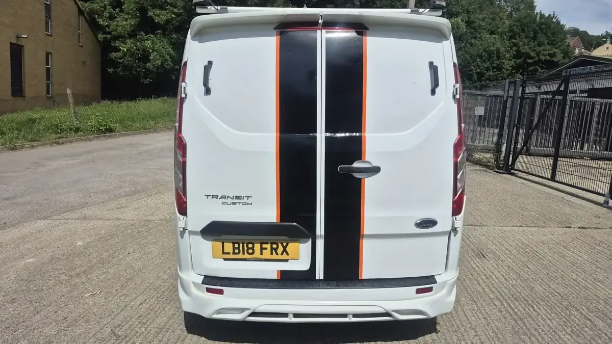 Used Ford Transit Custom 105 HP (77 kW) 2018 White Van