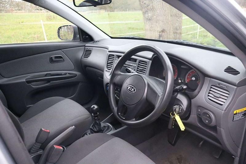 Used Kia Rio 109 HP (80 kW) 2011 Silver Hatchback