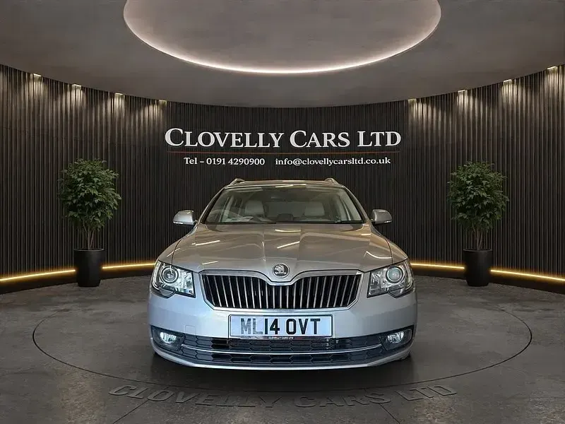 Gebraucht Skoda Superb Elegance 170 PS (125 kW) 2014 Beige Kombi