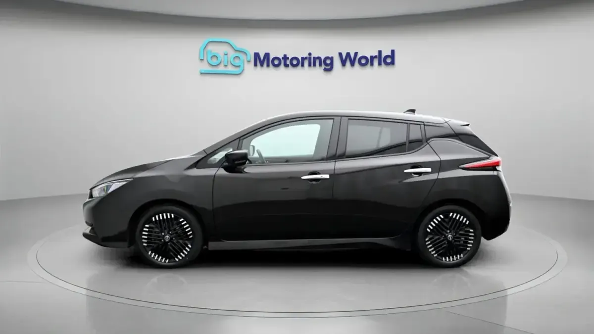 Usado Nissan Leaf N-Connecta 110 kW (150 HP) 2023 Preto Citadino