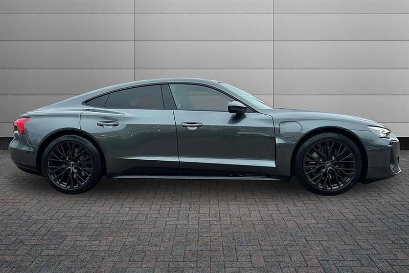 Used Audi e-tron GT quattro Premium 369 kW (503 HP) 2026 Daytona grey Sedan