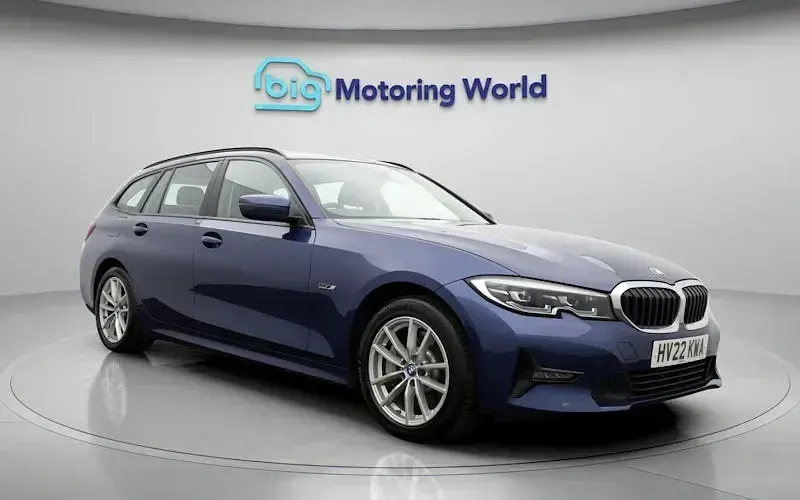 Used BMW 330e 292 HP (214 kW) 2022 Blue Estate