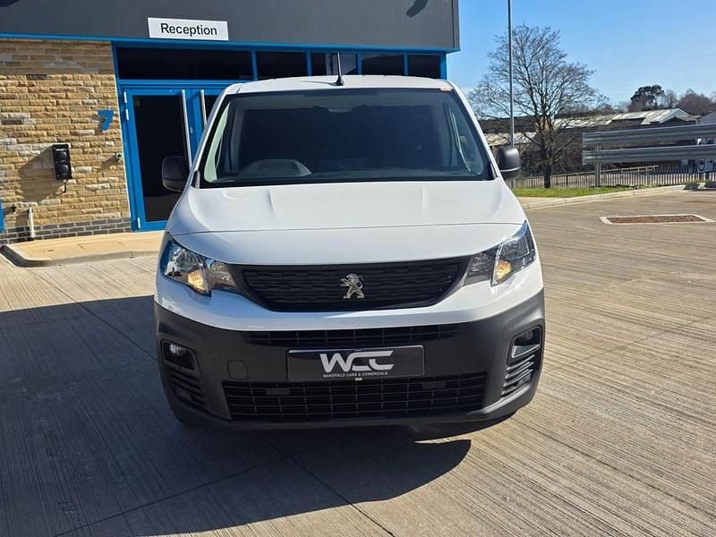 Used Peugeot Partner 120 HP (88 kW) 2020 White MPV