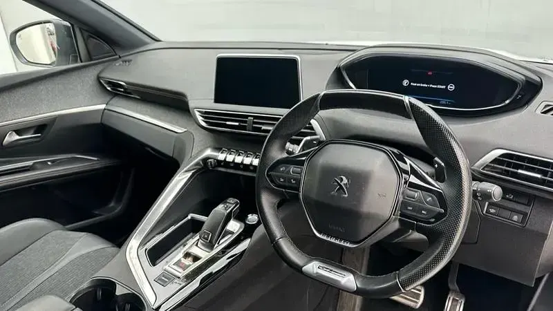 Used Peugeot 5008 Premium 130 HP (95 kW) 2019 White SUV