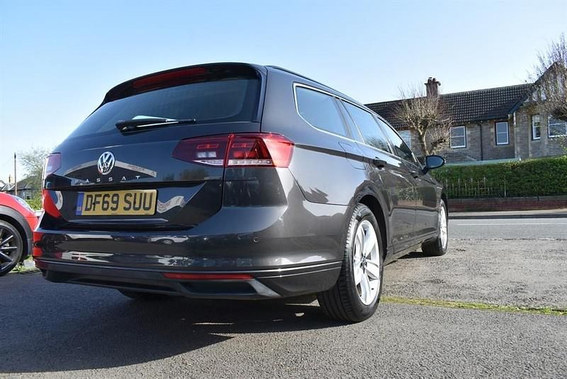 Used VW Passat SE 150 HP (110 kW) 2020 Grey Estate