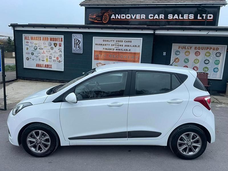 Used Hyundai i10 Premium 2016 White Hatchback