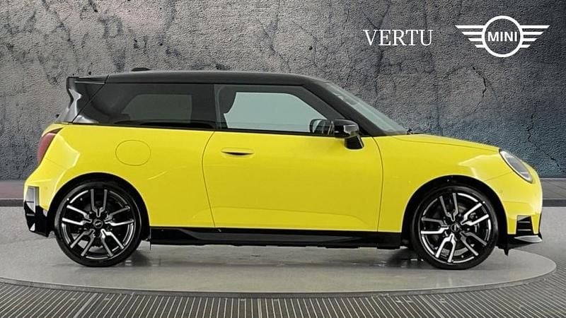 New Mini Cooper Hatch 133 kW (181 HP) 2025 Yellow Hatchback