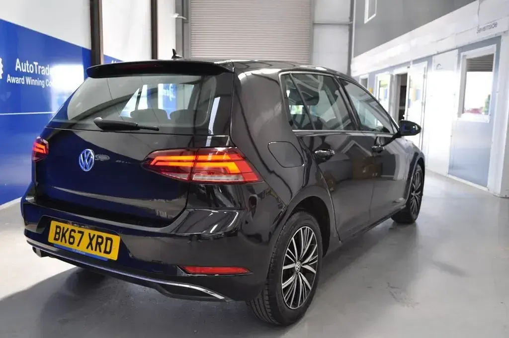 Used VW Golf VII SE 115 HP (84 kW) 2017 Black Hatchback