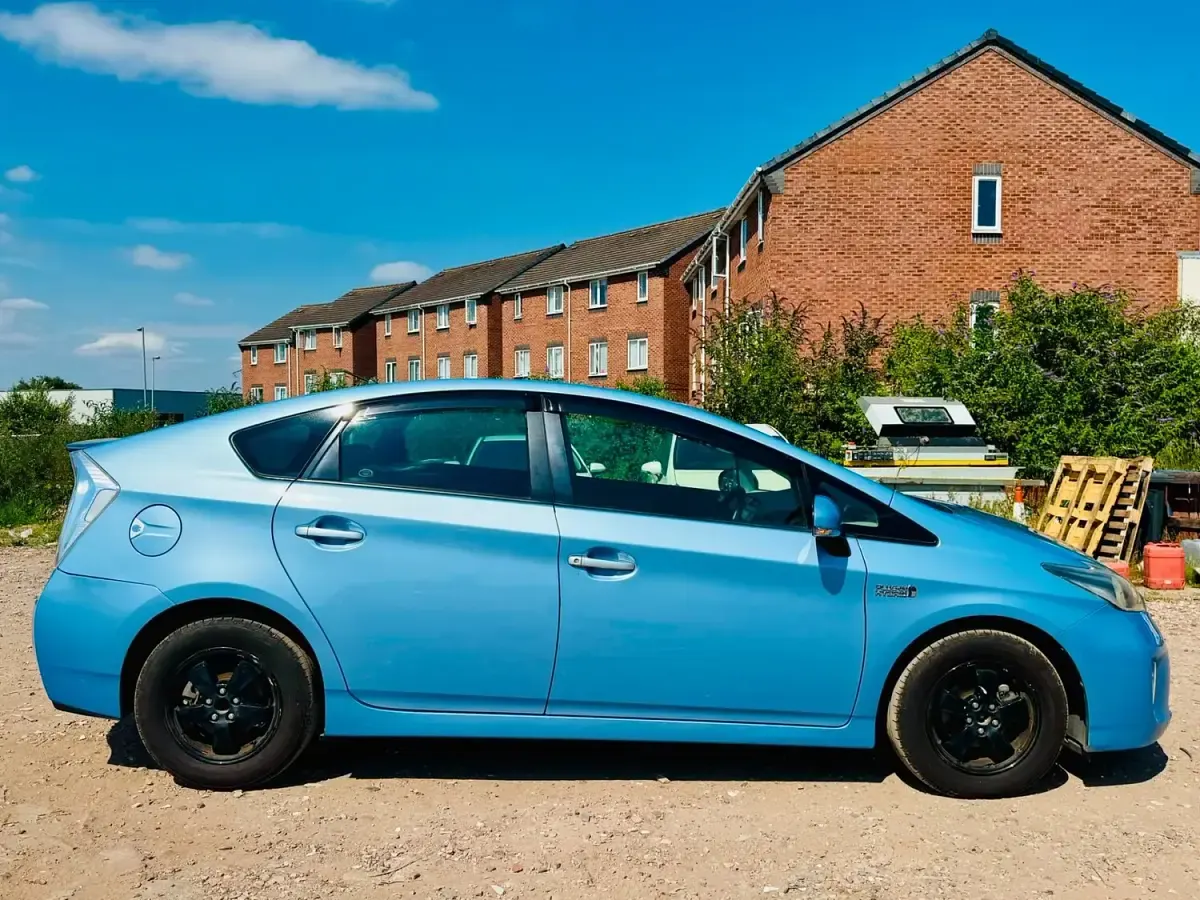 Used Toyota Prius 136 HP (100 kW) 2013 Blue Hatchback