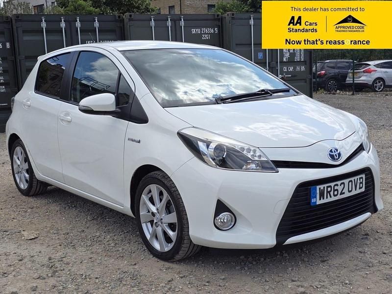 White Used 2012 Toyota Yaris Hybrid Hatchback | £8,888 (Good price) - Image 1/4