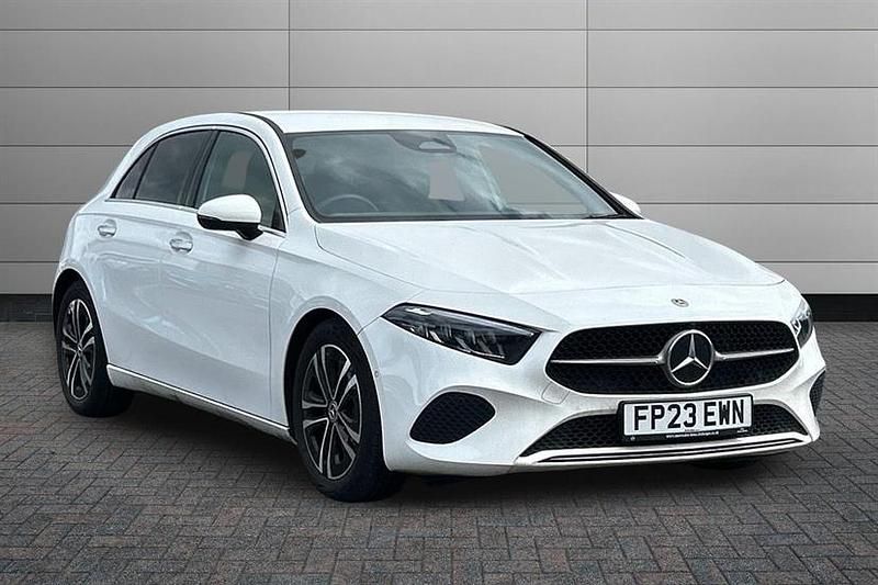 Used Mercedes A180 Executive 136 HP (100 kW) 2023 Polar white Hatchback