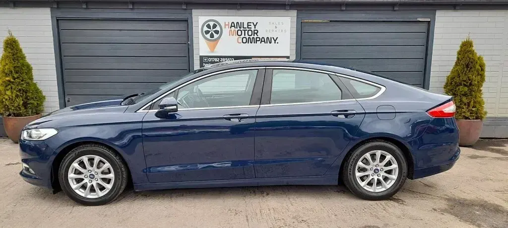 Used Ford Mondeo Zetec 120 HP (88 kW) 2016 Blue Hatchback