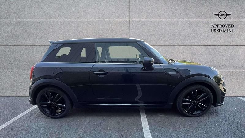 Begagnad Mini Cooper Hatch 134 HK (98 kW) 2023 Svart Halvkombi