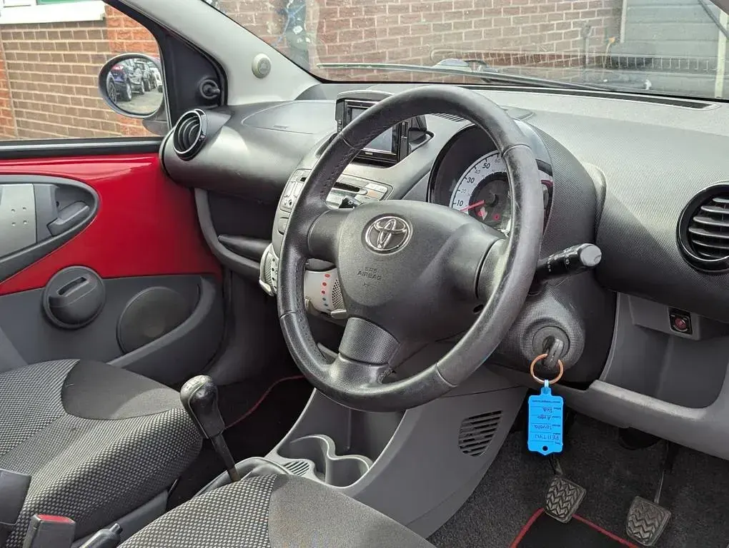 Used Toyota Aygo 68 HP (50 kW) 2011 Red Hatchback