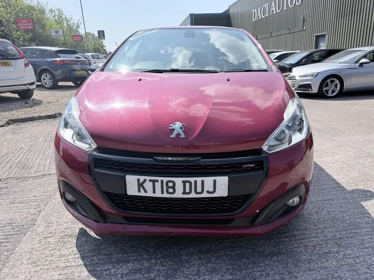 Second-hand Peugeot 208 GT-line 100 CP (73 kW) 2018 Roșu Hatchback