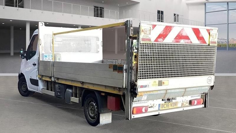 Used Vauxhall Movano 130 HP (95 kW) 2018 White MPV