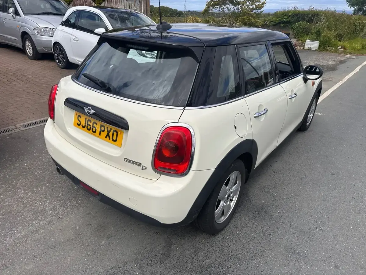 Used Mini Cooper D Hatch 116 HP (85 kW) 2016 White Hatchback