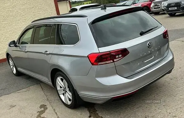 Used VW Passat SE 150 HP (110 kW) 2020 Silver Estate