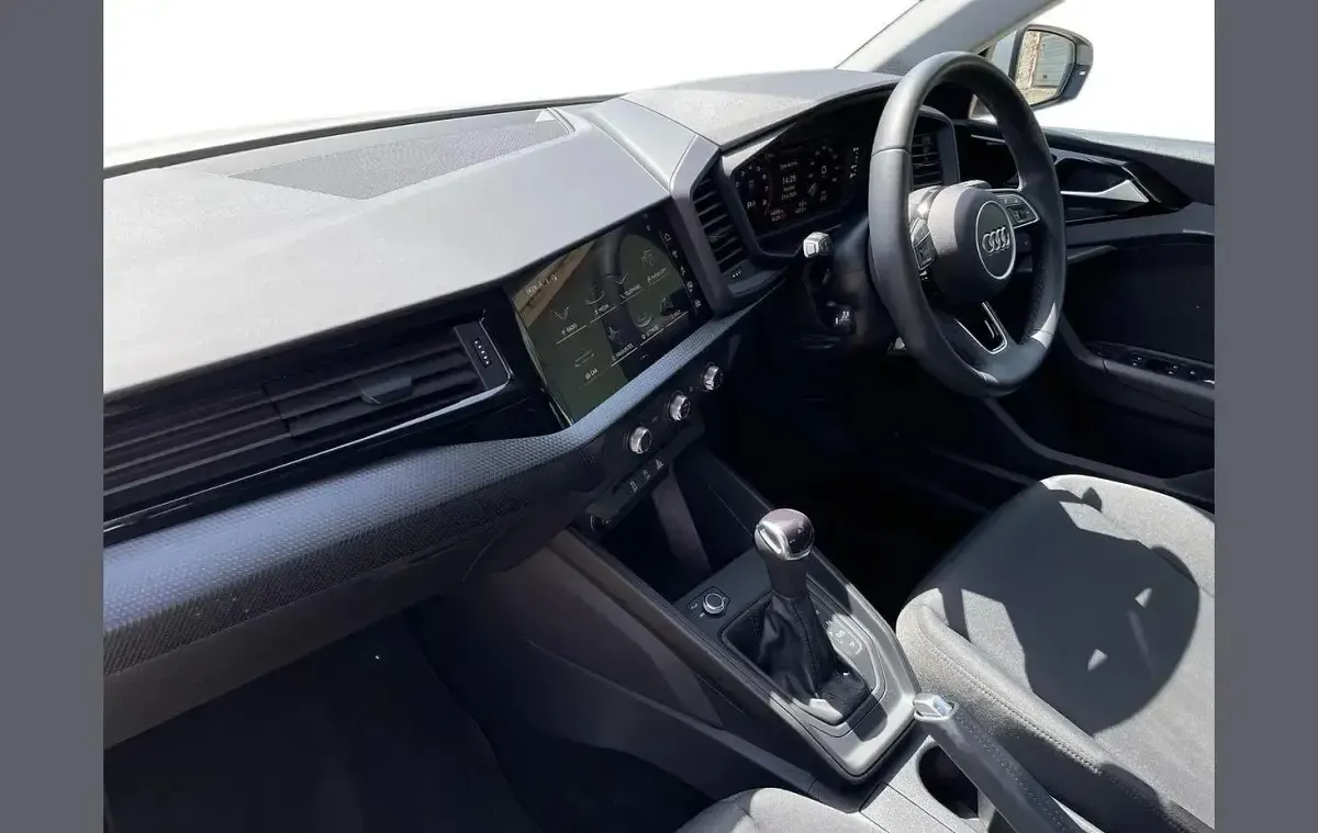 Used Audi A1 Design 108 HP (79 kW) 2023 White SUV