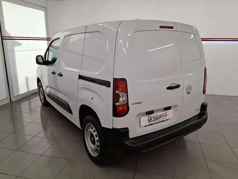 Used Vauxhall Combo S 100 HP (73 kW) 2025 White Van