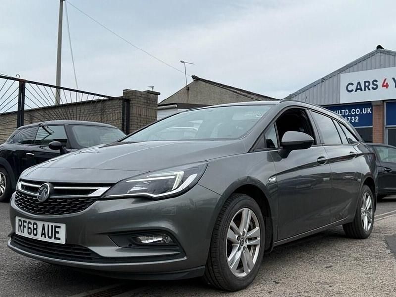 Used Vauxhall Astra Design Edition 110 HP (80 kW) 2018 Grey Estate