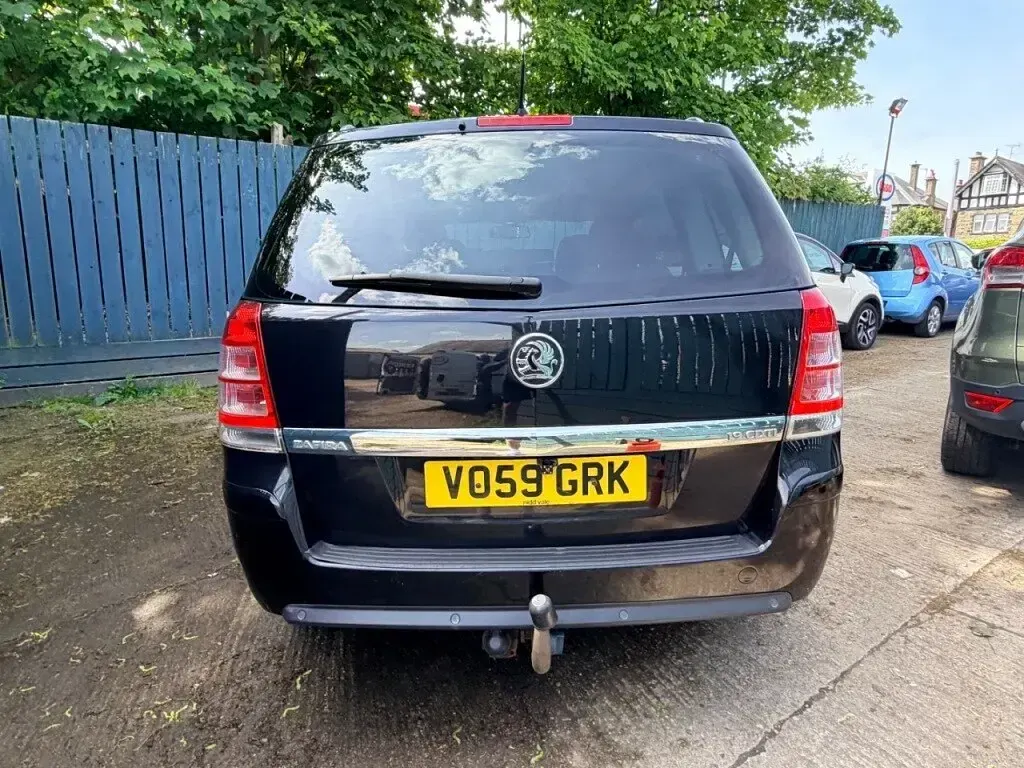 Used Vauxhall Zafira Design Edition 120 HP (88 kW) 2009 Black MPV