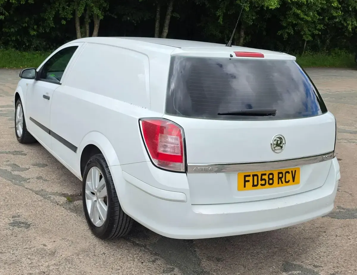 Used Vauxhall Astra Club 120 HP (88 kW) 2009 White Van