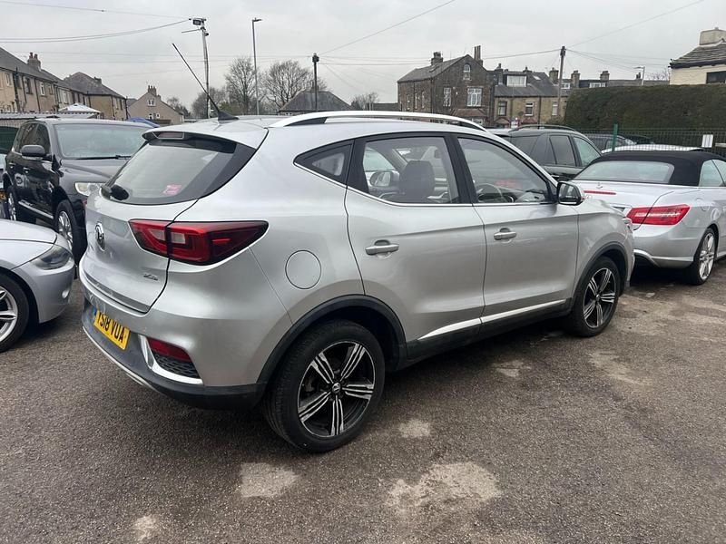 Used MG ZS Exclusive 106 HP (77 kW) 2018 Silver Hatchback