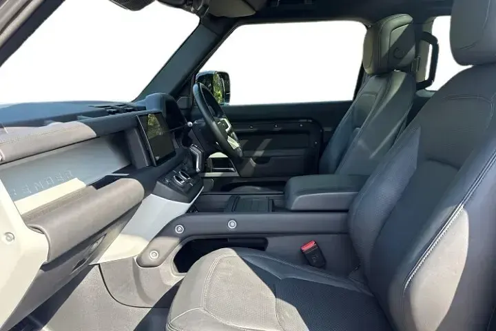 Used Land Rover Defender HSE 250 HP (183 kW) 2023 Grey SUV